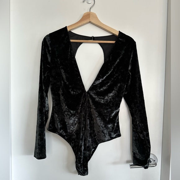 Black crushed velvet body suit - Picture 1 of 4